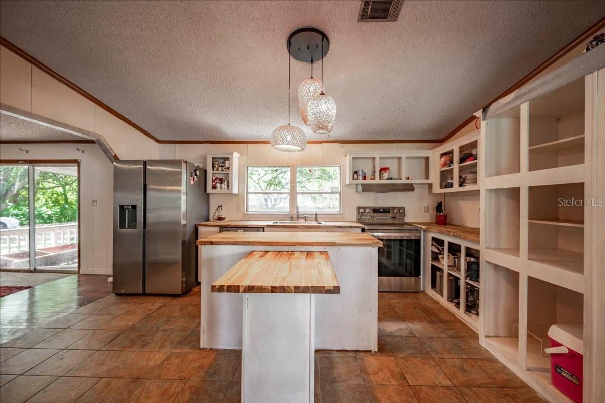 BANANA FARM ACRES - Residential