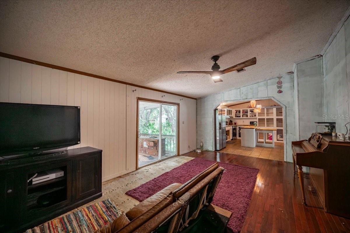 BANANA FARM ACRES - Residential