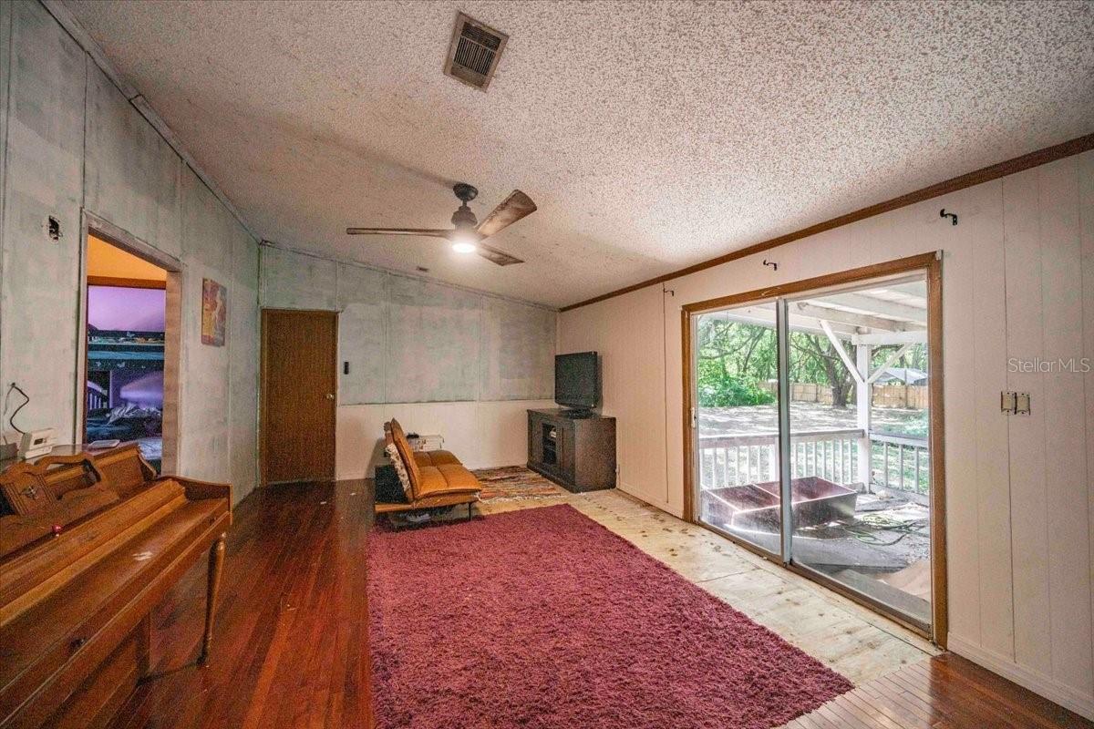 BANANA FARM ACRES - Residential