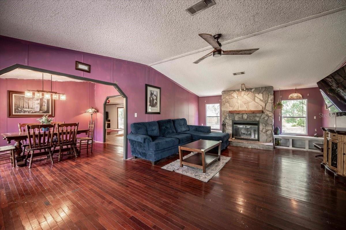 BANANA FARM ACRES - Residential