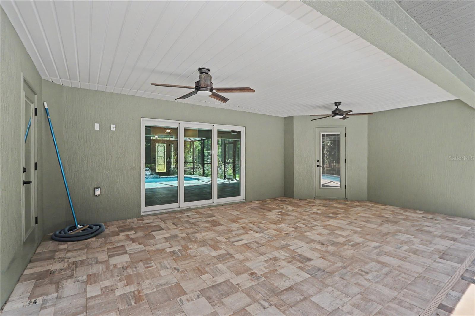 RAINBOW SPRINGS - Residential