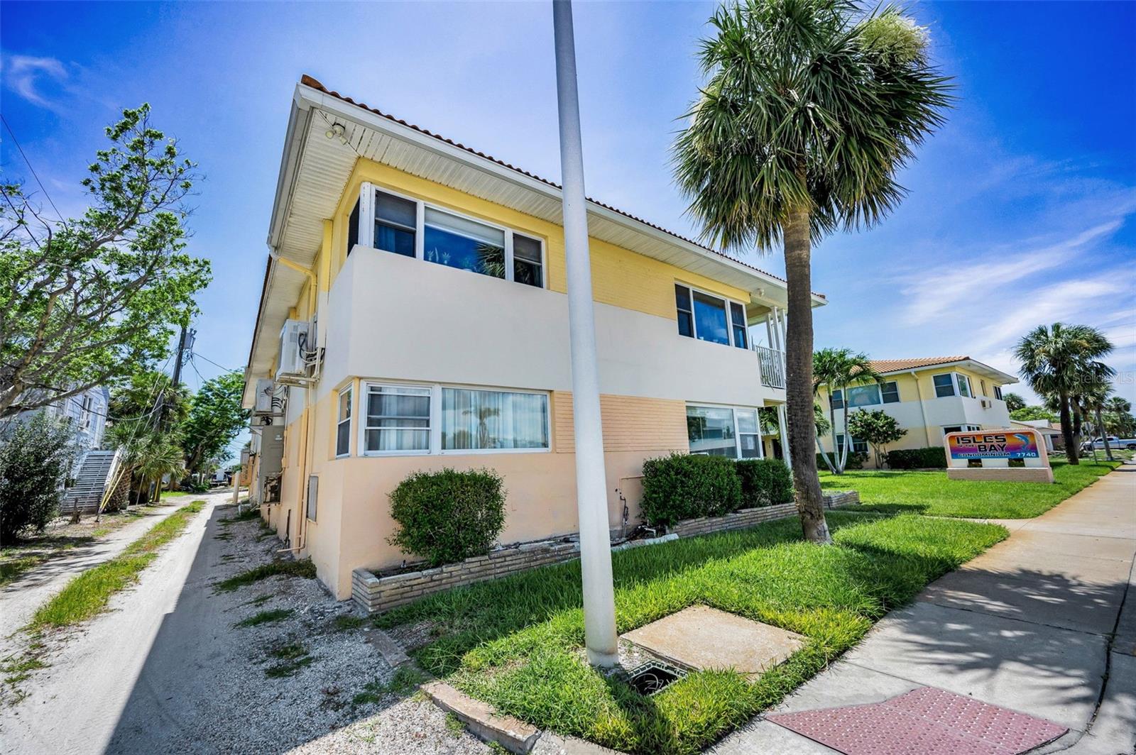 BAY ISLES CONDO - Residential