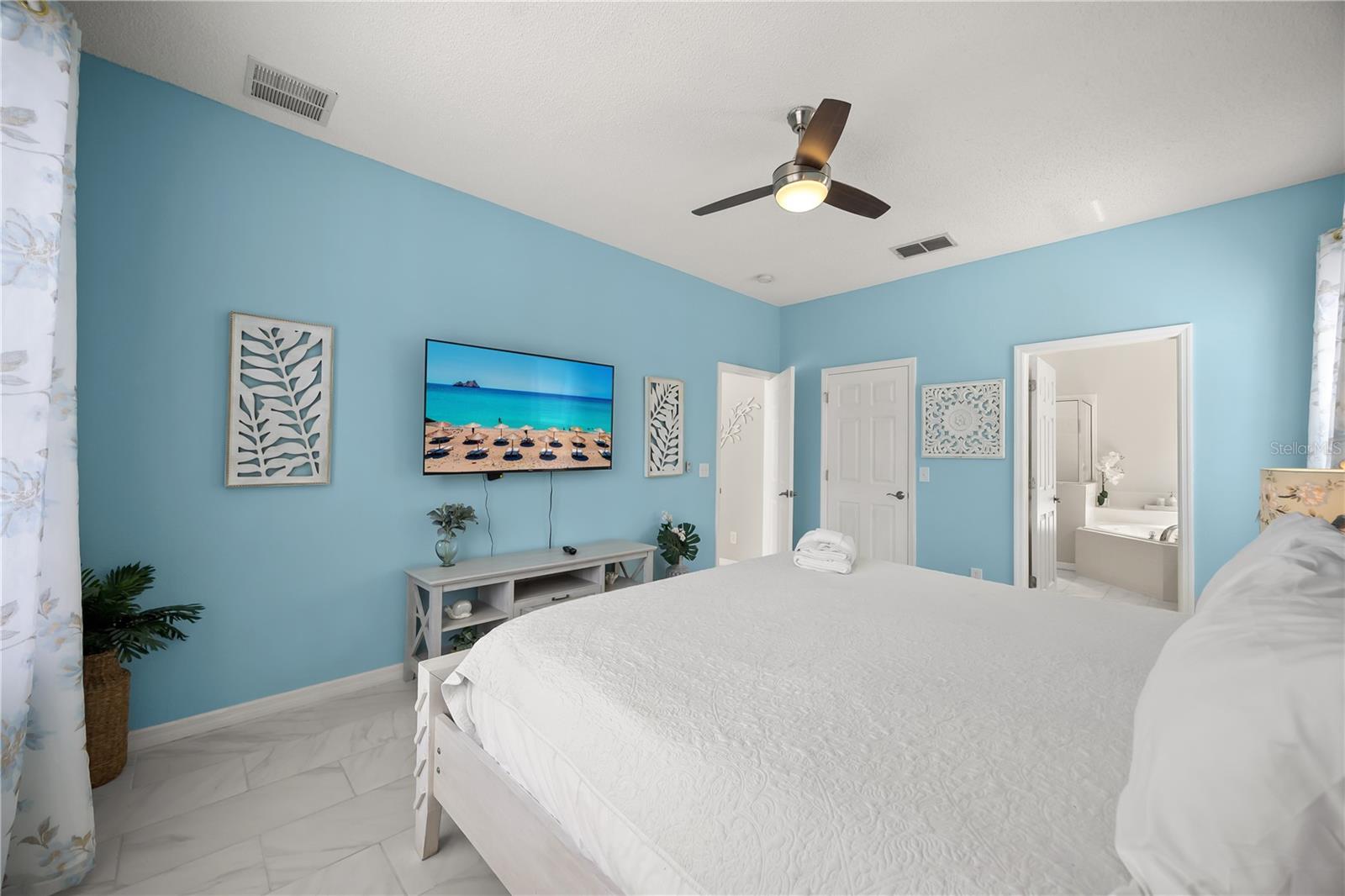EMERALD ISLAND - Residential
