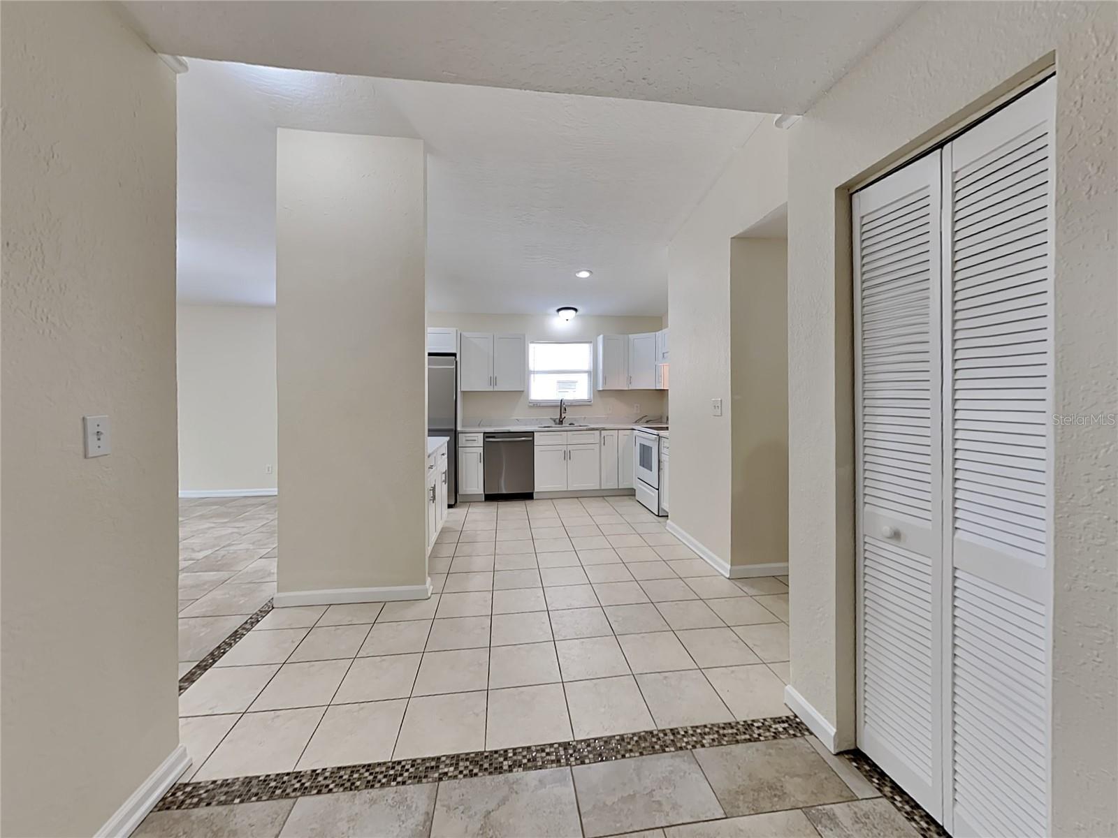 SOUTHWEST QUADRANT PH 01-04 - Residential Lease