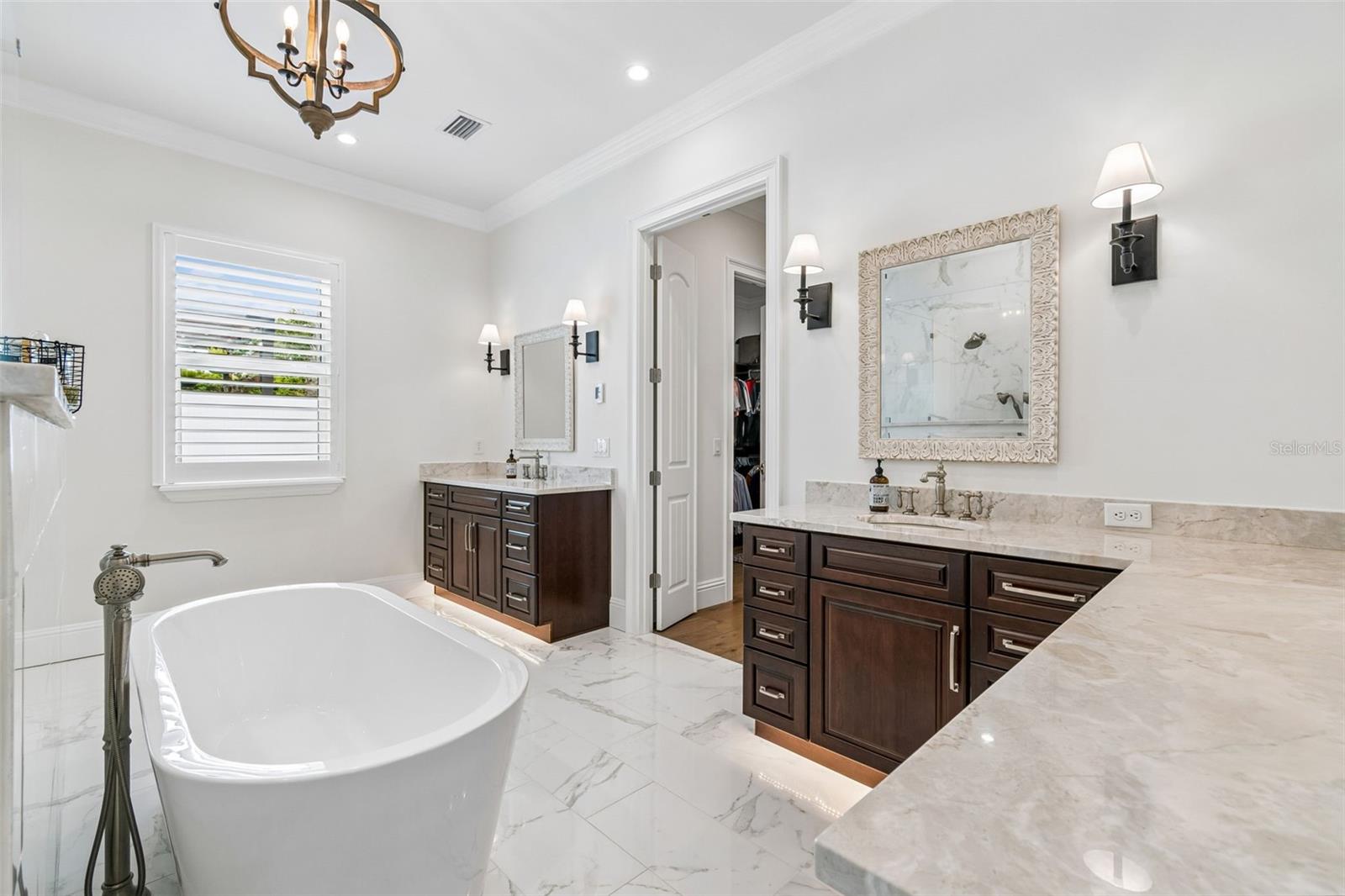 LAKE FOREST PARK - Residential