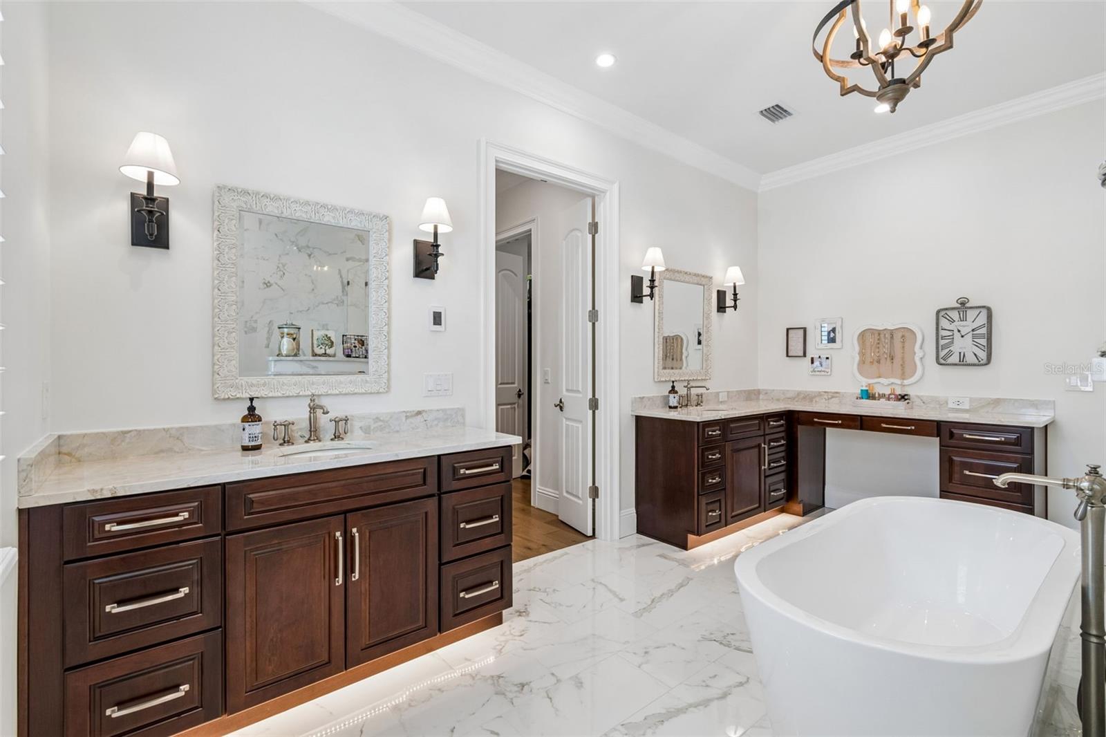 LAKE FOREST PARK - Residential
