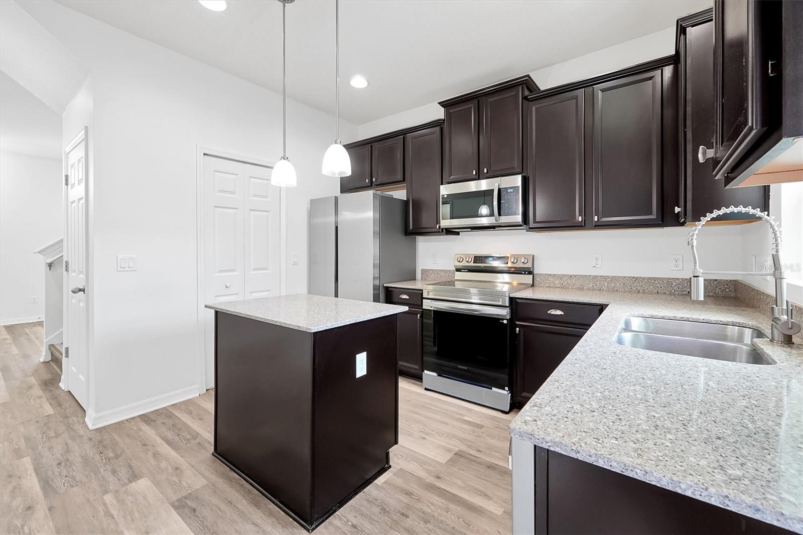 GROVELAND WATERSIDE POINTE PH 01 - Residential