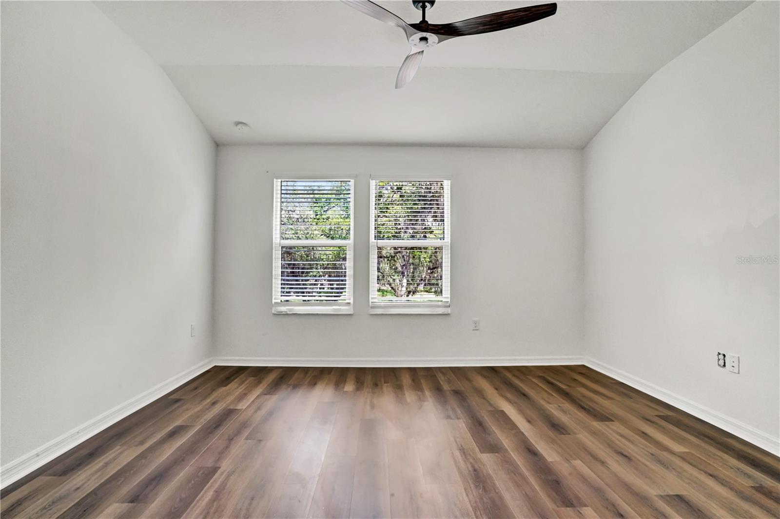 SIENNA PARK TOWNHOMES AT UNIVERSITY - Residential