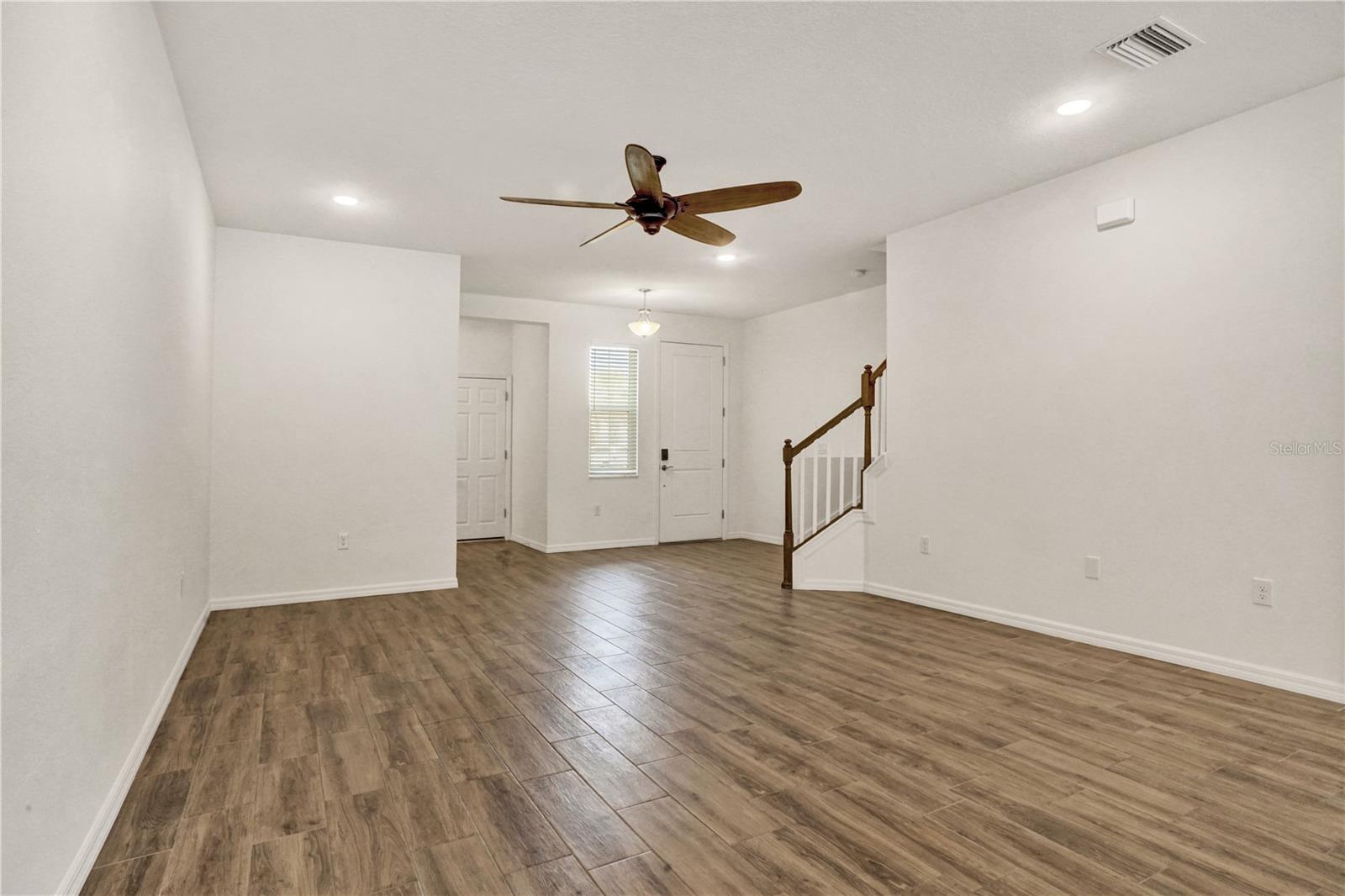 SIENNA PARK TOWNHOMES AT UNIVERSITY - Residential