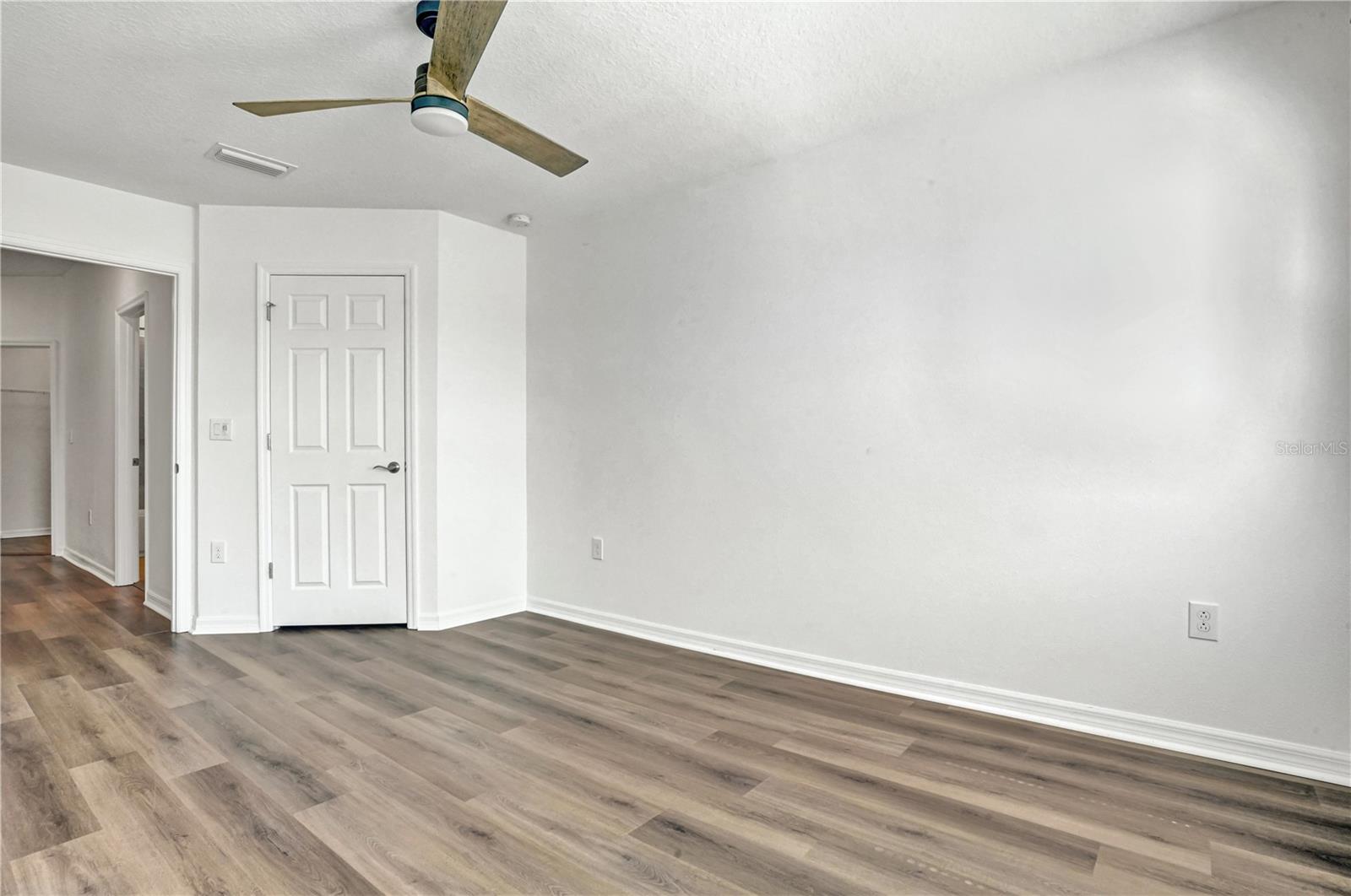 SIENNA PARK TOWNHOMES AT UNIVERSITY - Residential