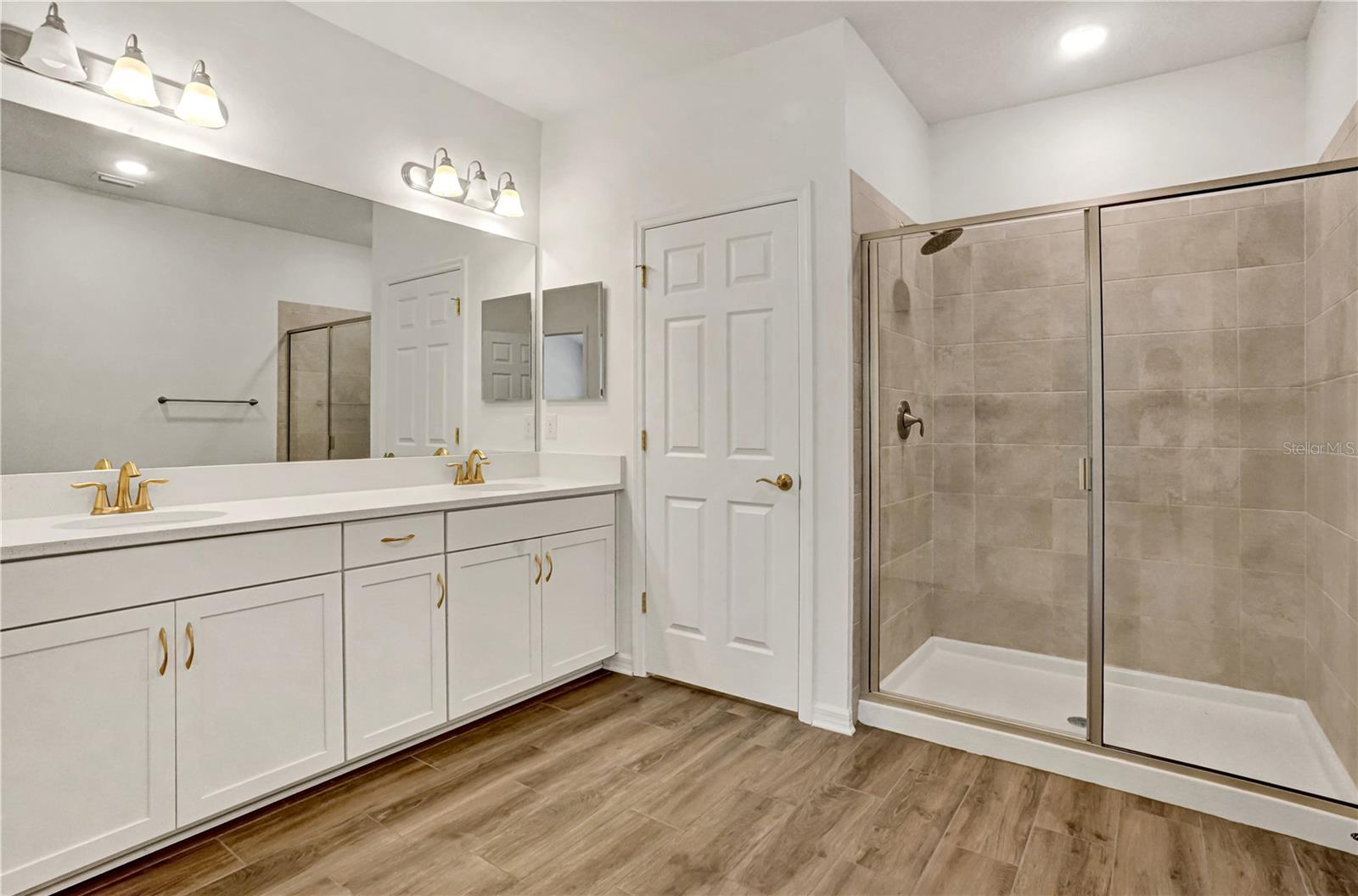 SIENNA PARK TOWNHOMES AT UNIVERSITY - Residential