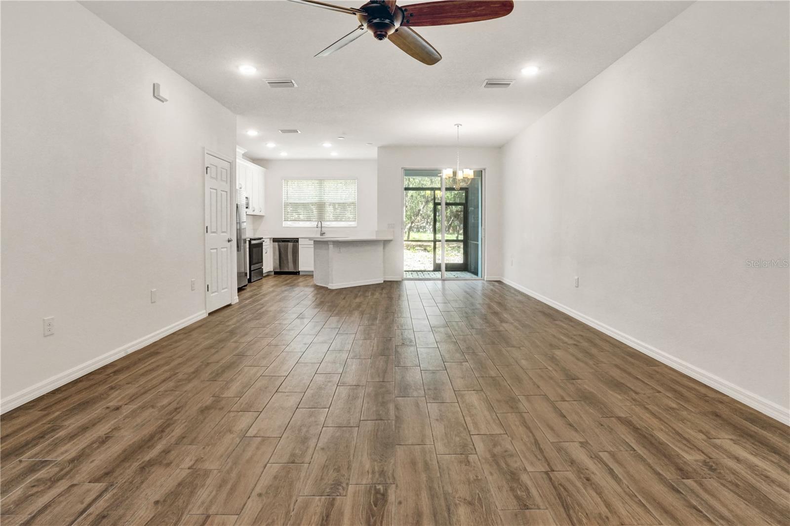 SIENNA PARK TOWNHOMES AT UNIVERSITY - Residential