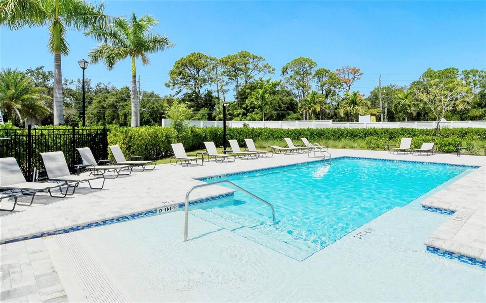 SIENNA PARK TOWNHOMES AT UNIVERSITY - Residential