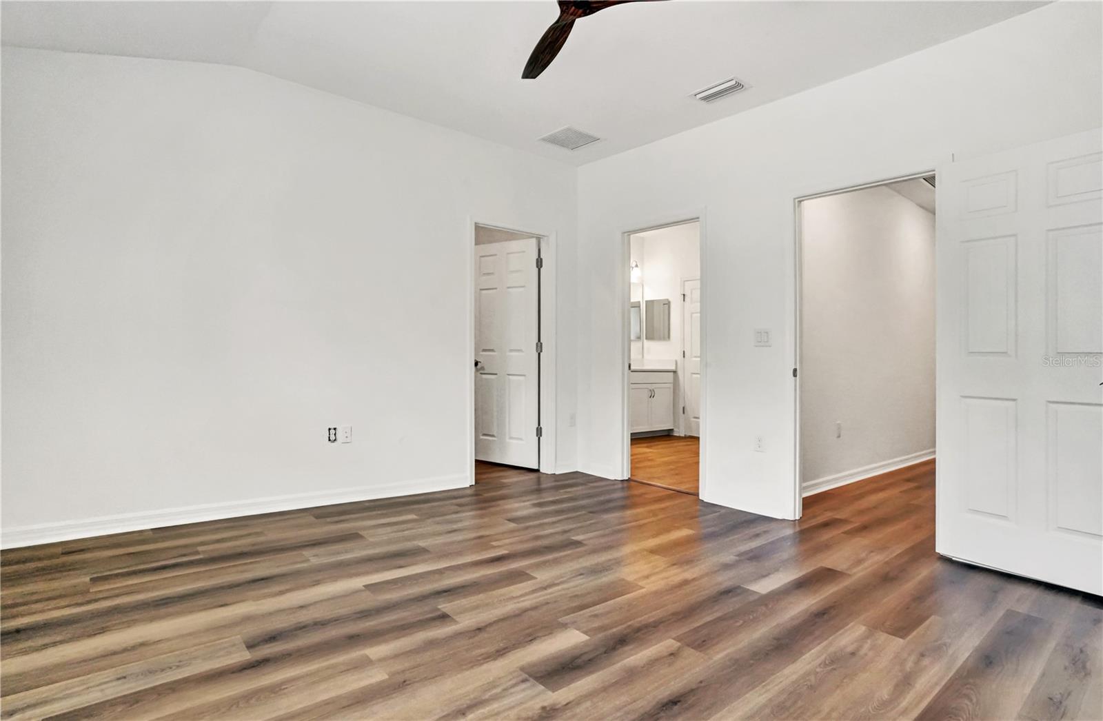 SIENNA PARK TOWNHOMES AT UNIVERSITY - Residential
