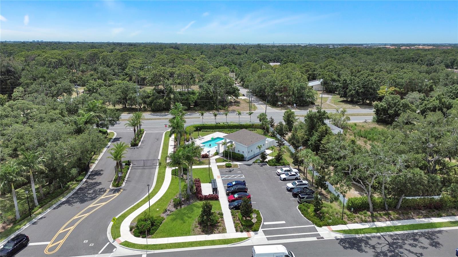 SIENNA PARK TOWNHOMES AT UNIVERSITY - Residential