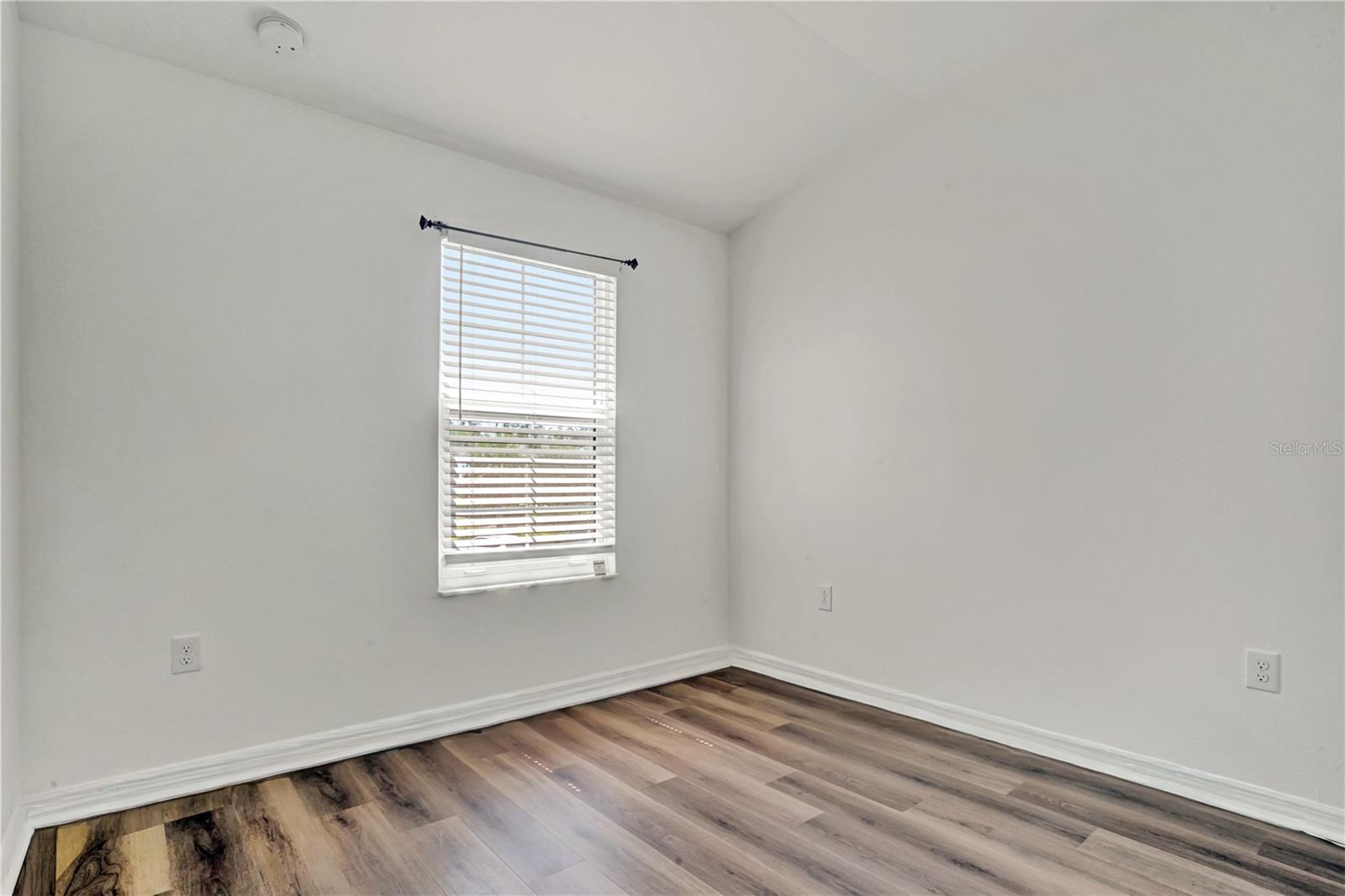 SIENNA PARK TOWNHOMES AT UNIVERSITY - Residential
