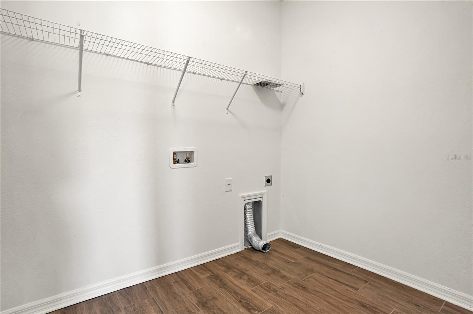 SIENNA PARK TOWNHOMES AT UNIVERSITY - Residential