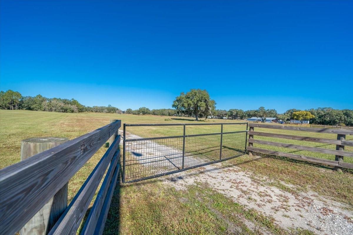 ACREAGE - Land