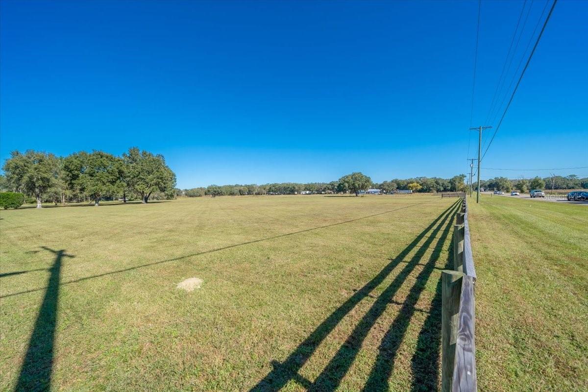 ACREAGE - Land