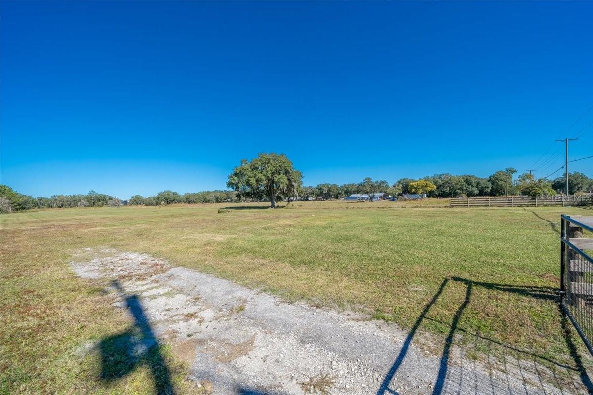 ACREAGE - Land