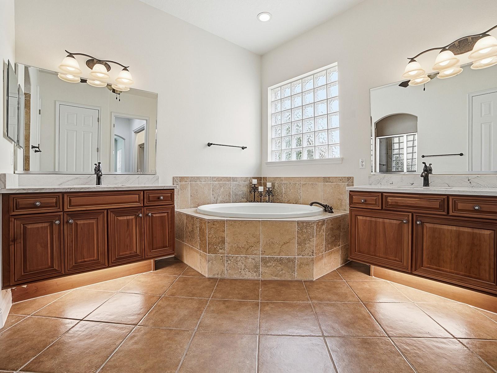 ENCLAVE AT MAITLAND A-F - Residential