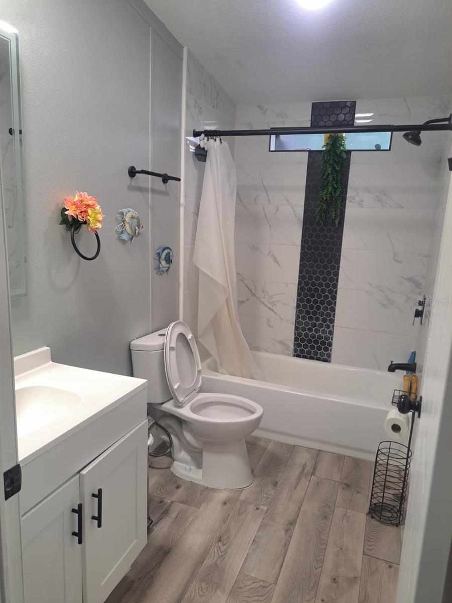 SILVER LAKE ESTATES - Residential