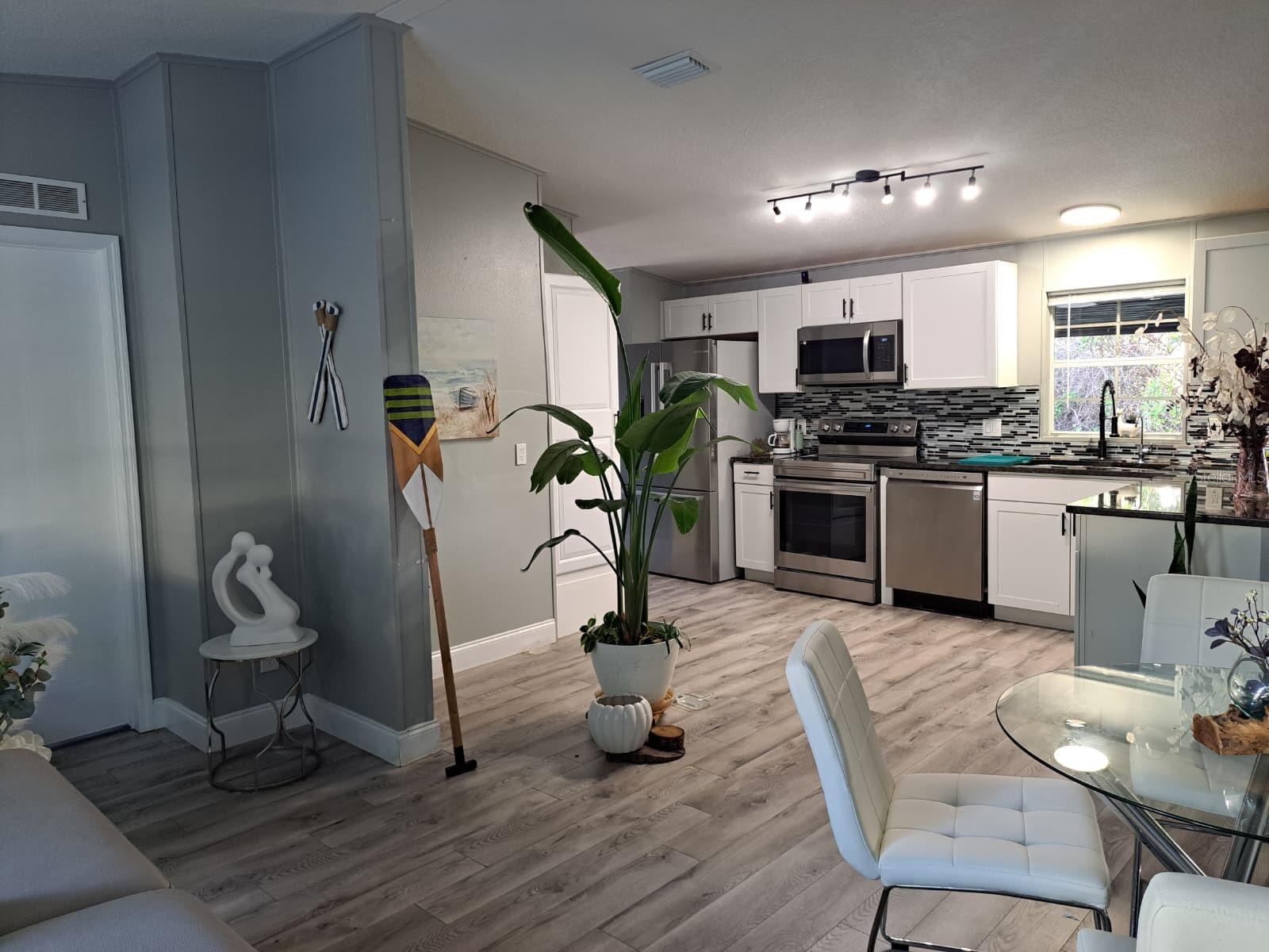 SILVER LAKE ESTATES - Residential
