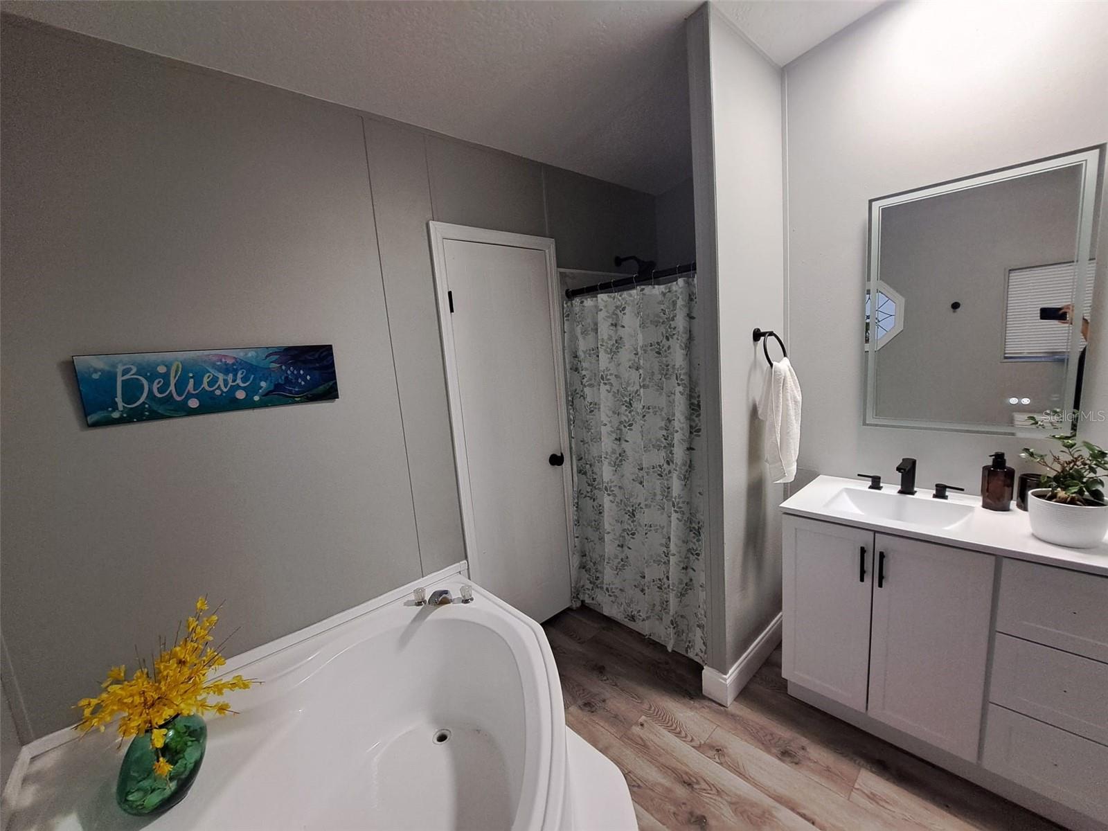 SILVER LAKE ESTATES - Residential
