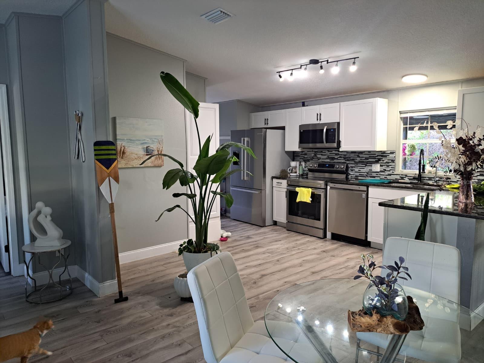 SILVER LAKE ESTATES - Residential