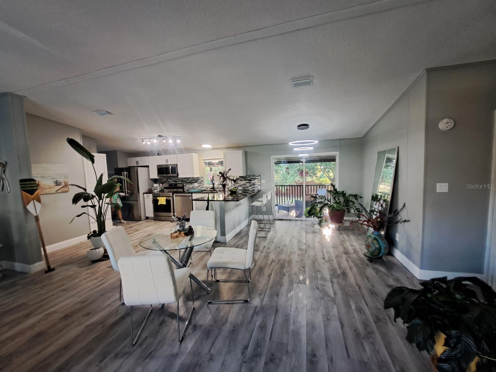 SILVER LAKE ESTATES - Residential