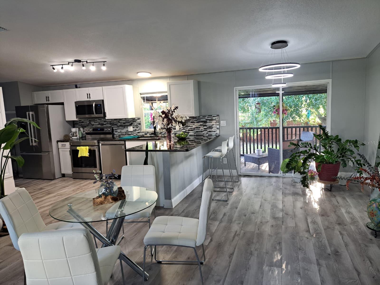 SILVER LAKE ESTATES - Residential