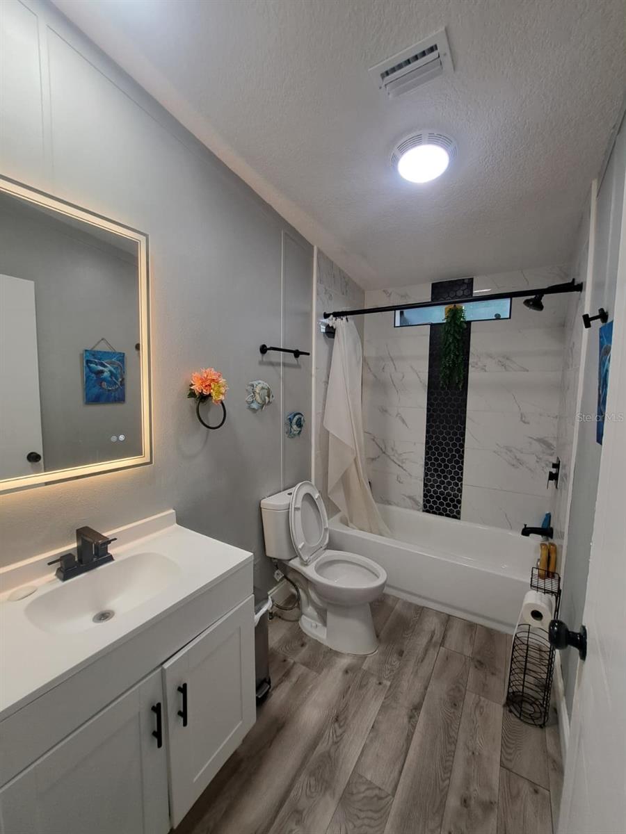 SILVER LAKE ESTATES - Residential