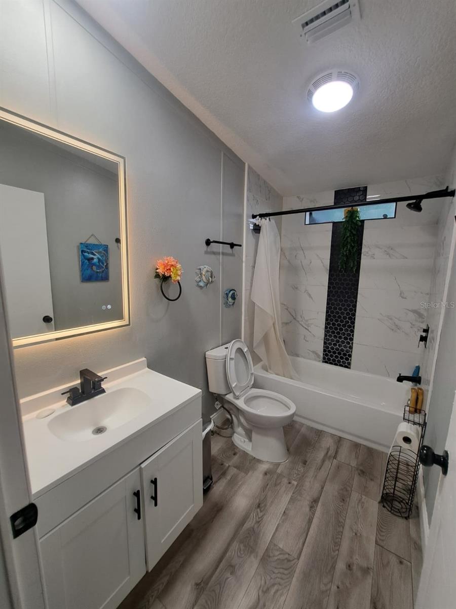 SILVER LAKE ESTATES - Residential