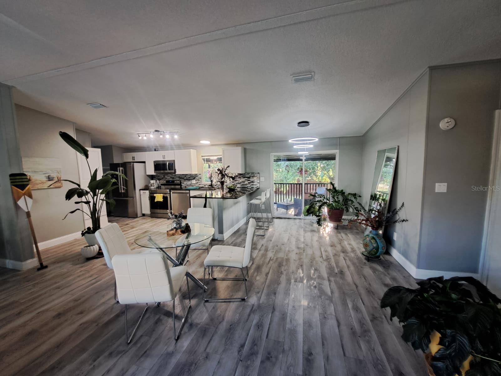 SILVER LAKE ESTATES - Residential
