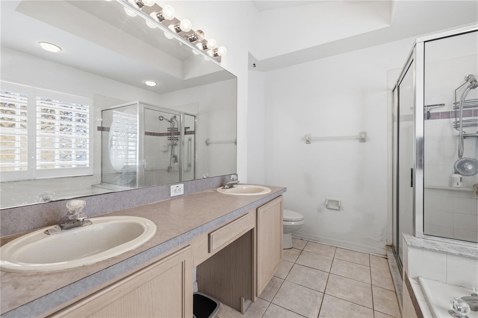 HIDDEN OAKS PLACE - Residential