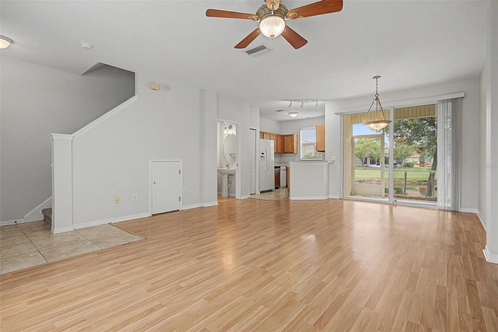 COUNTRY CHASE - Residential