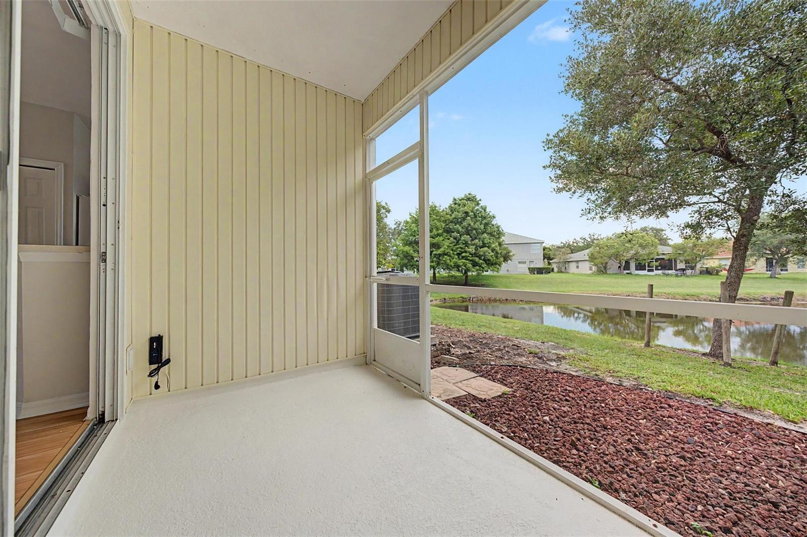 COUNTRY CHASE - Residential