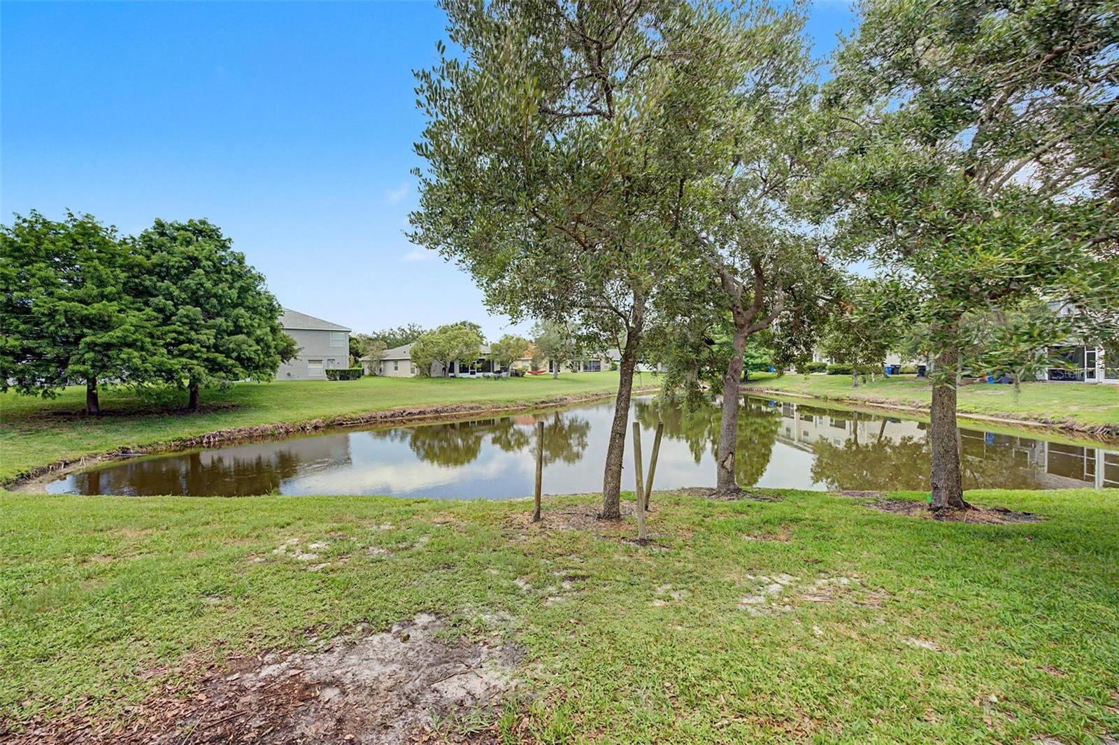 COUNTRY CHASE - Residential