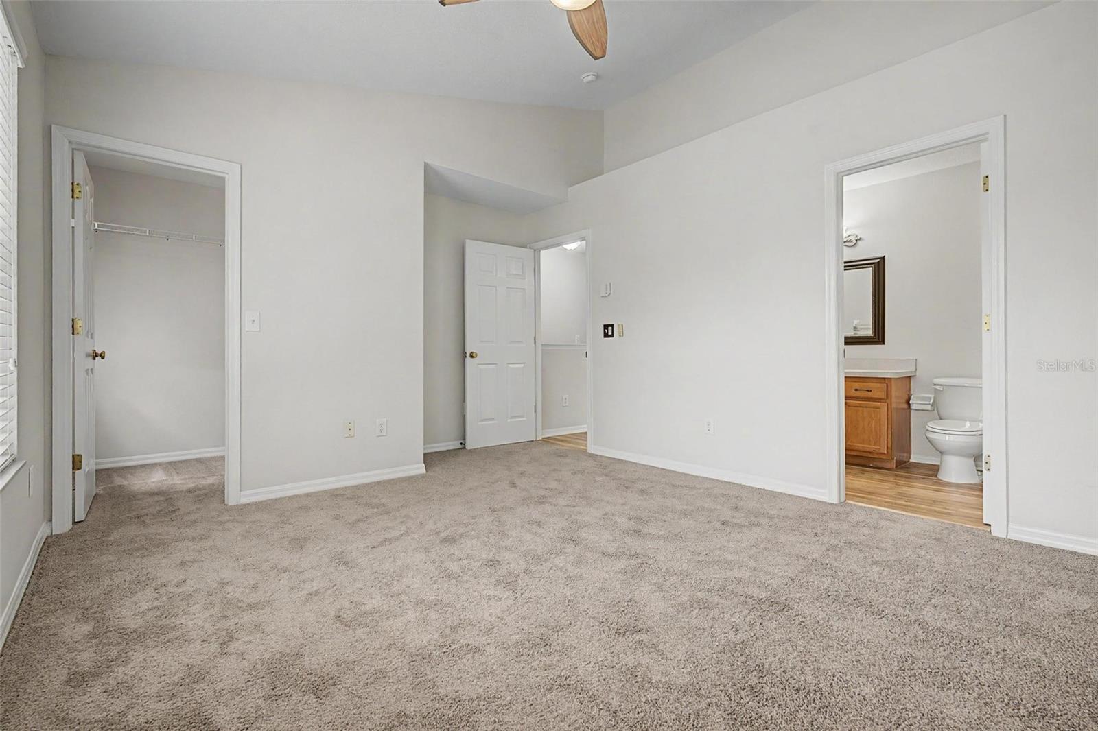 COUNTRY CHASE - Residential