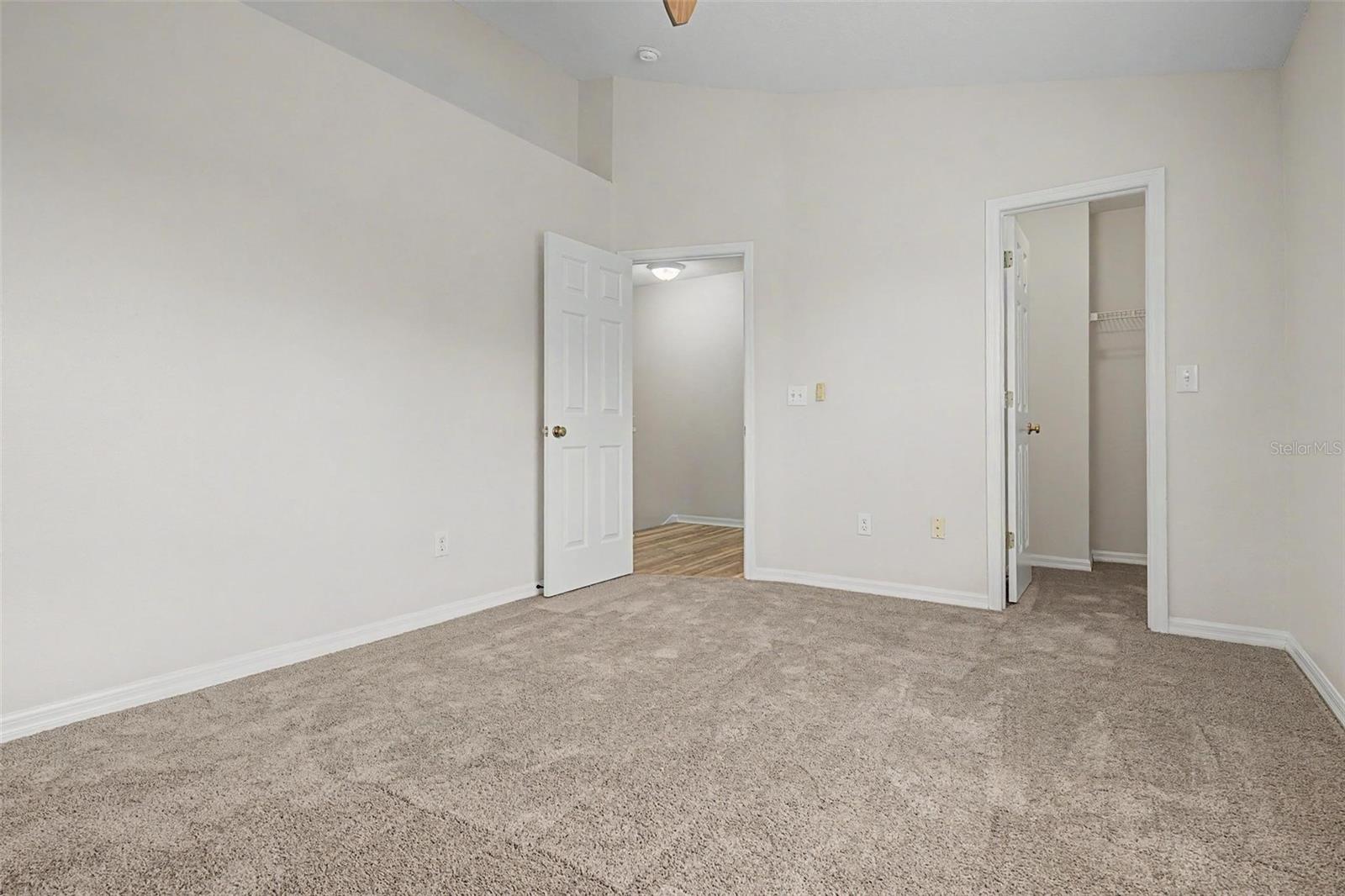 COUNTRY CHASE - Residential