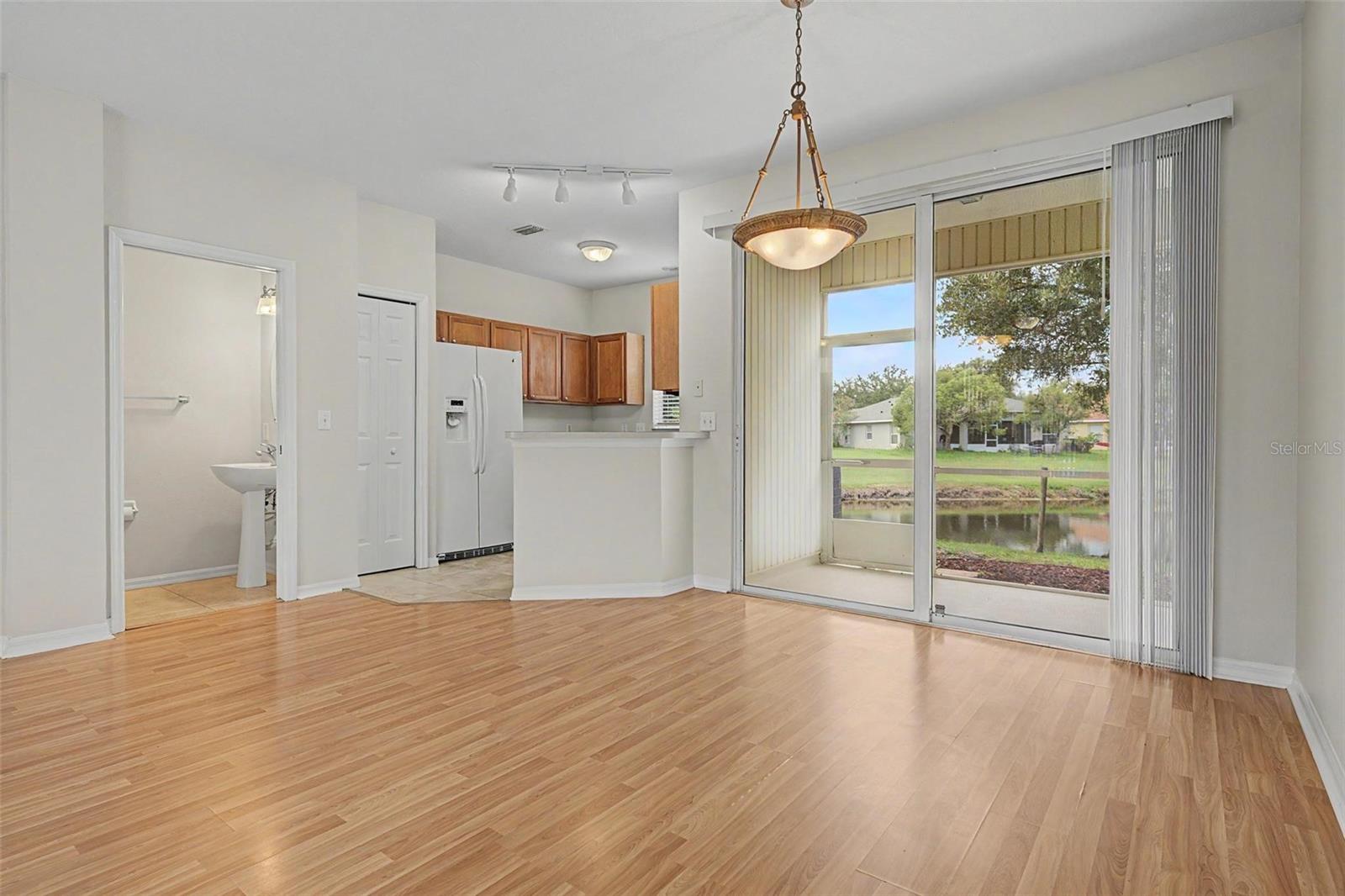 COUNTRY CHASE - Residential
