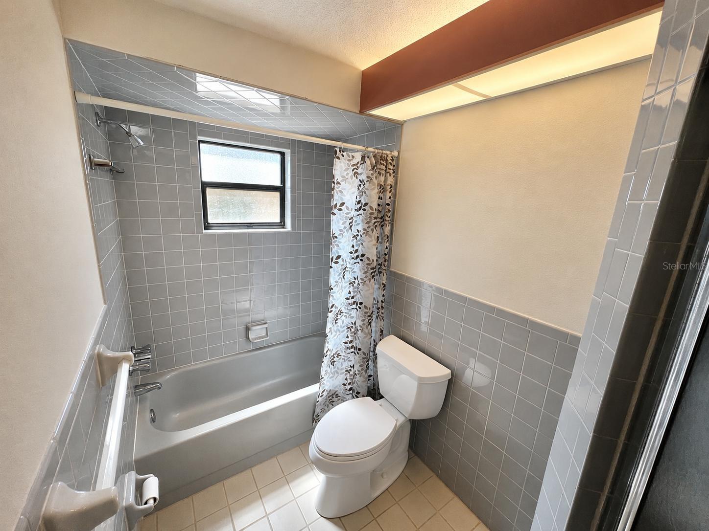 FOREST OAKS - Residential Lease