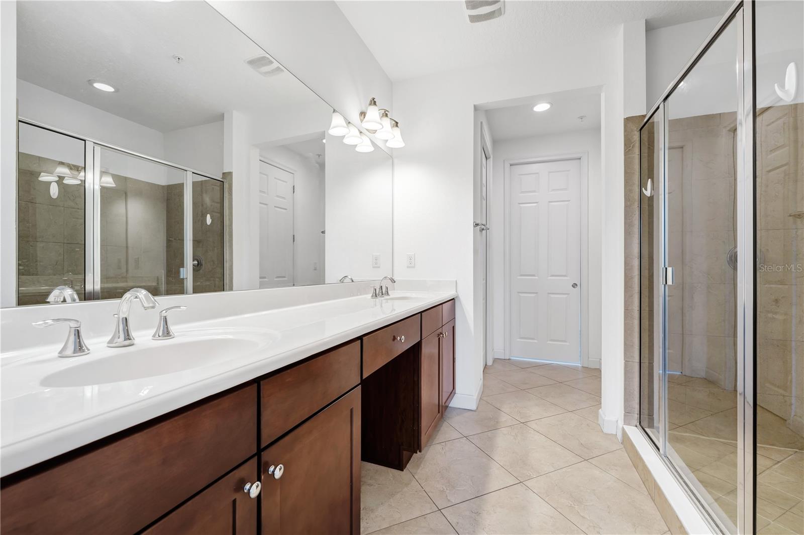 GRANDE OAKS AT HEATHROW - Residential