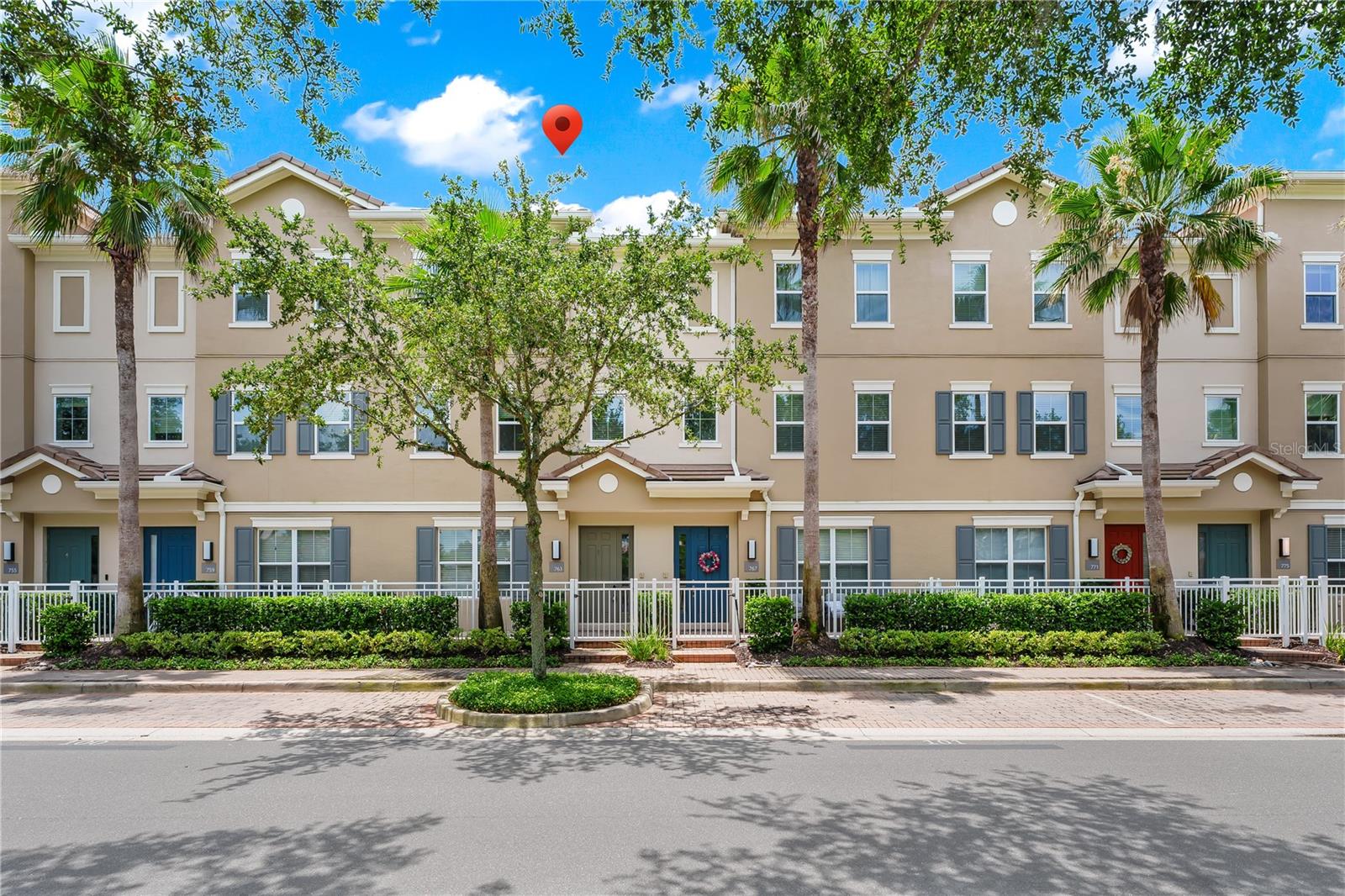 GRANDE OAKS AT HEATHROW - Residential