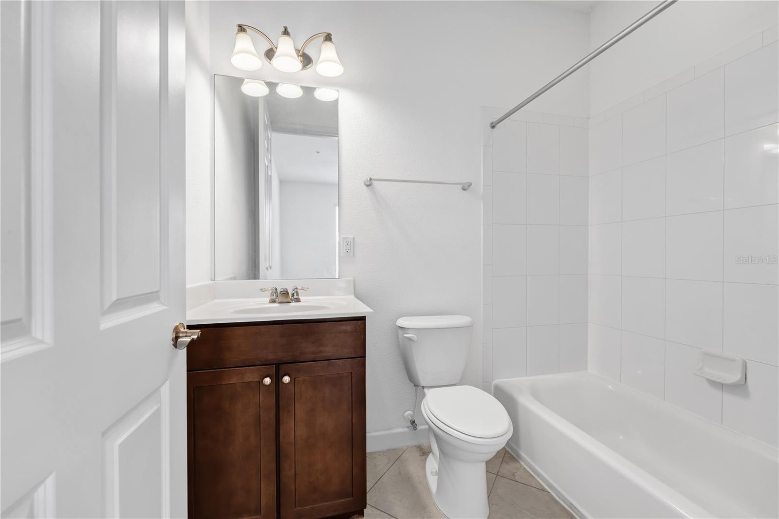 GRANDE OAKS AT HEATHROW - Residential