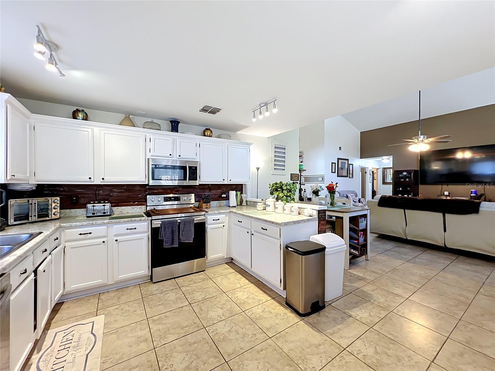 WEDGEFIELD / CAPE ORLANDO ESTATES - Residential