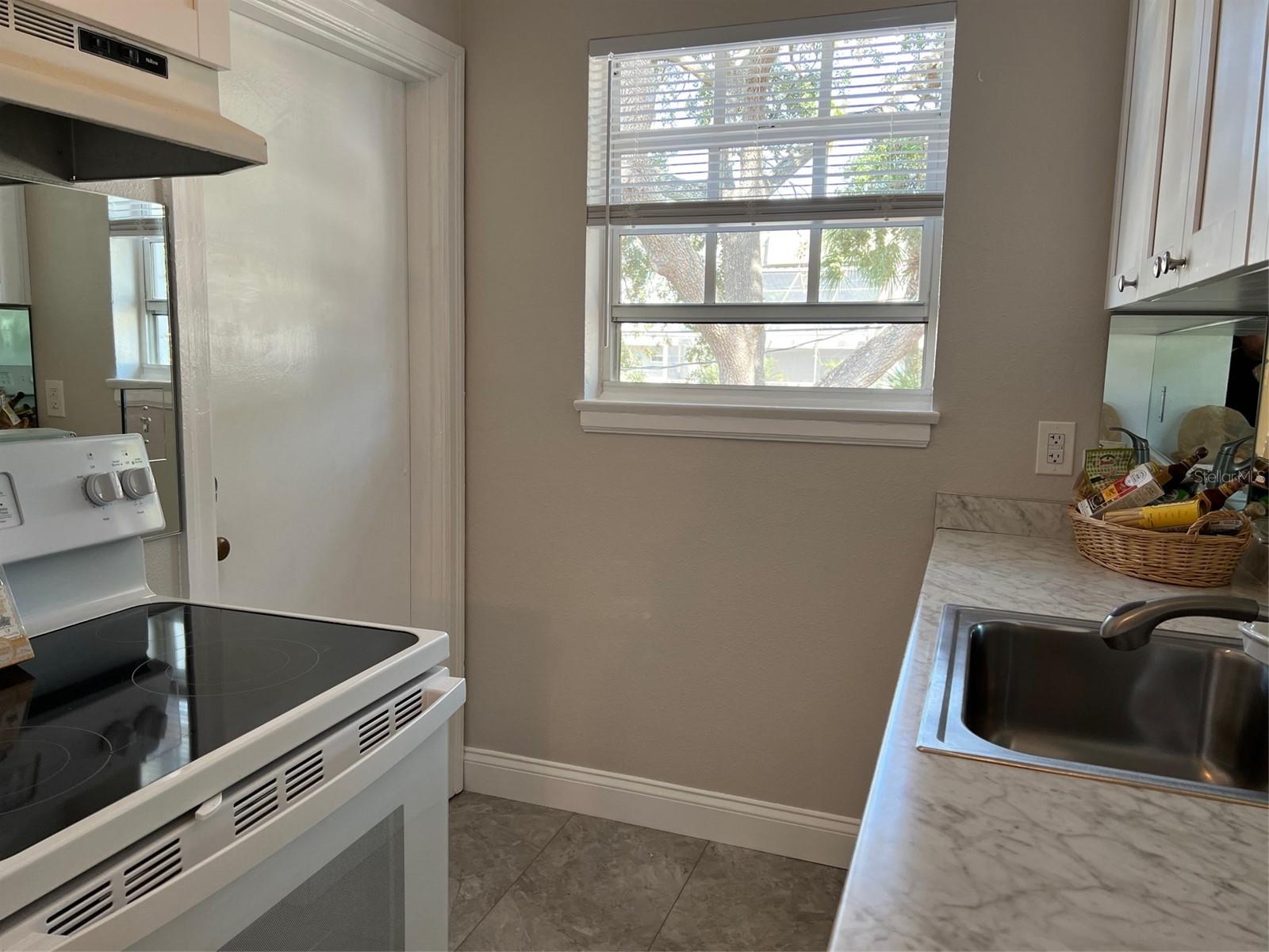 DAVIS ISLANDS PB10 PG52 TO 57 - Residential Lease