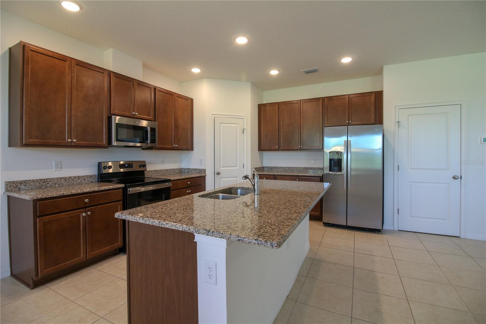 VILLAGES OF BRIDGEWATER - Residential Lease