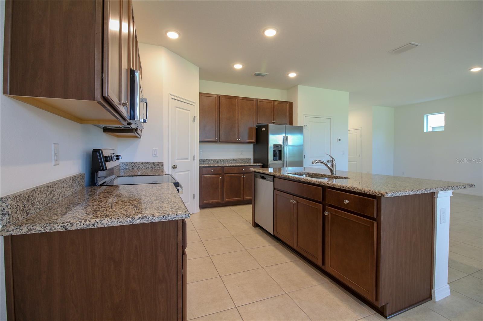 VILLAGES OF BRIDGEWATER - Residential Lease