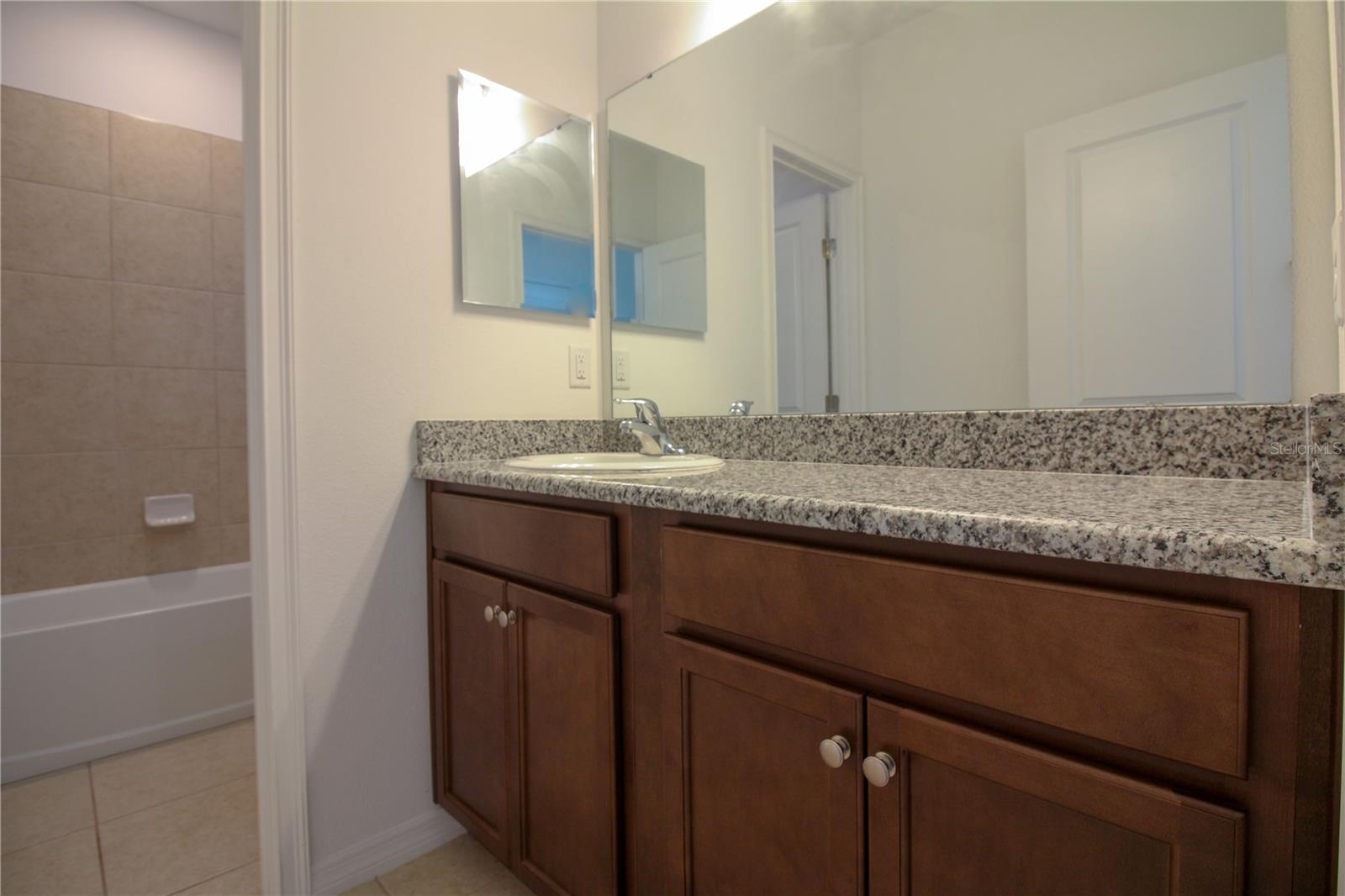 VILLAGES OF BRIDGEWATER - Residential Lease